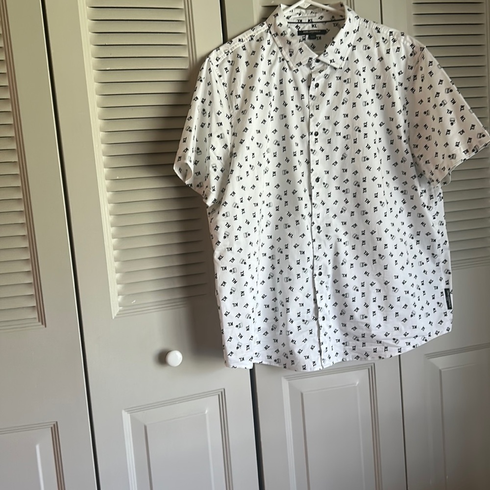 Designer Karl Lagerfeld Short Sleeve Snap Up Front Shirt.